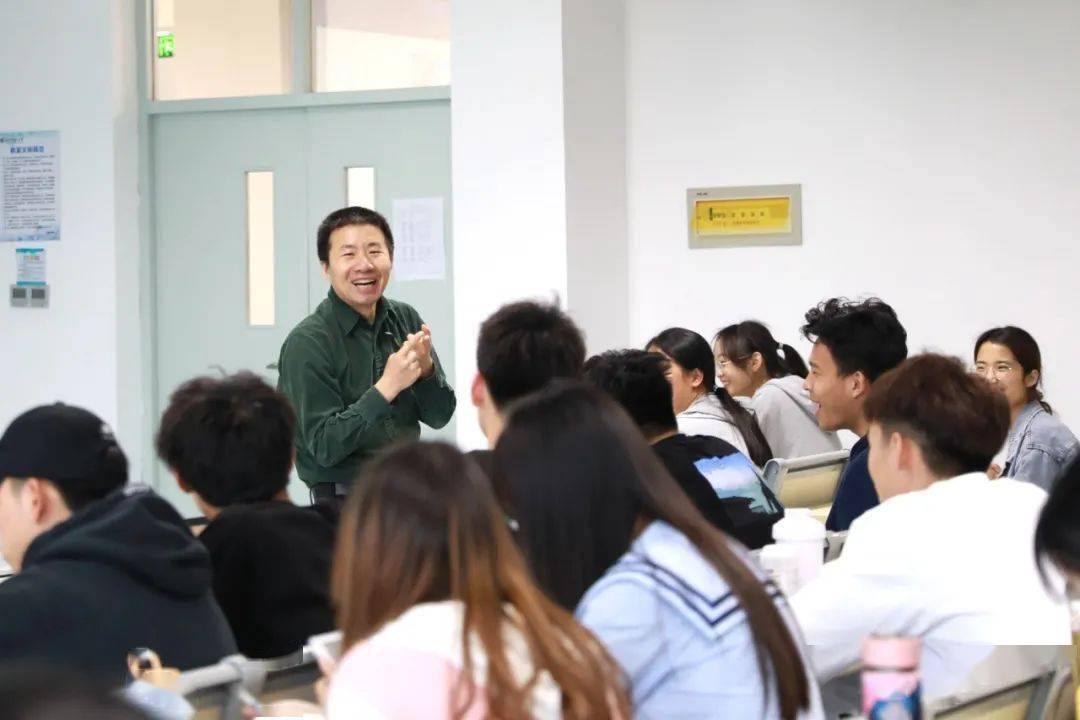 华东师大学生用餐后上吐下泻