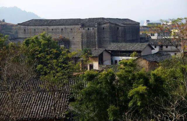 客家人居住在山里的原因