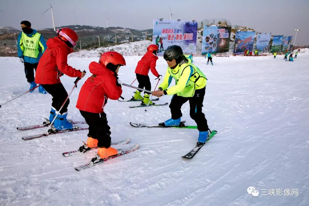 哈尔滨放大招，185大帅哥公主抱滑雪