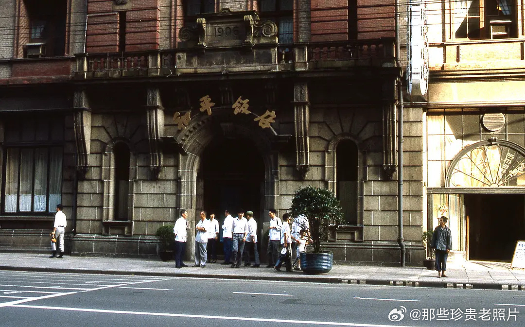 和平饭店298套餐引发争议，仅有面包水？