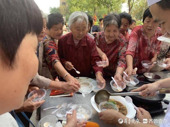 大学老师卖鱼丸，一年赚14亿