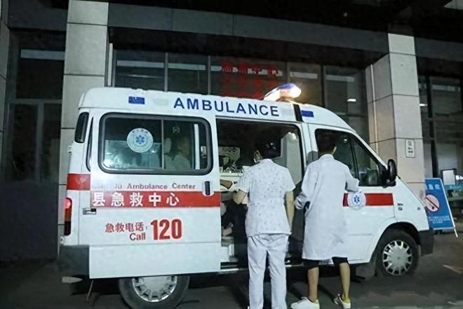 男子从情人车中摔出身亡，妻子索赔60万